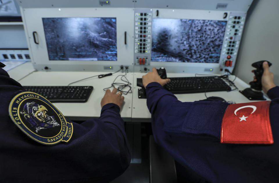 <p>Caner, "Genel havacılık eğitimi, aslında bize altyapıyı oluşturmaktadır. Her hava aracı, içinde farklı özelliklere sahip olduğundan ayrı eğitim alma zorunluluğu var. </p>
