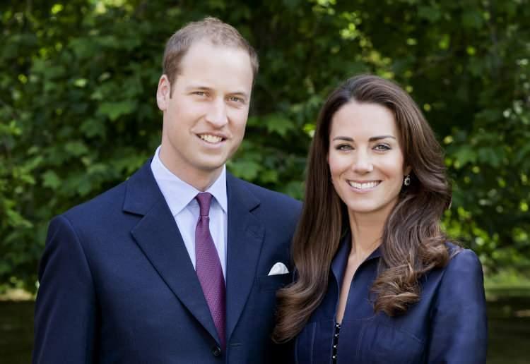 <p>Geçtiğimiz günlerde 20 yıl önce öğrencilik çağlarında tanışan Prens William ve Kate Middleton, anılarını tazeledi. 10 yıldır evli olan çift St Andrews'ta kara yelkene bindiler. Eğlenceli anları objektiflere yansıdı. Bu görüntüler ardından Kraliyet uzmanı Katie Nicholl çiftin aslında evliliğe sıcak bakmadığını iddia etti. </p>
