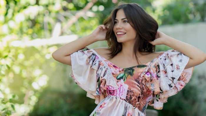 <p><span style="color:#000080"><strong>Habermetre'nin verilerine göre; Demet Özdemir bin 937 haberle listenin 11. sırasında, Burcu Biricik bin 527 haberle 12. sırada, Nesrin Cavadzade bin 401 haberler 13. sırada, Seren Serengil bin 392 haberle 14. sırada, Aleyna Tilki bin 262 haberle 15. sırada, İrem Derici 964 haberle 16. sırada, Hadise 703 haberle 17. sırada, Aygün Aydın 570 haberle 18. sırada, Sıla Gençoğlu 437 haberle 19. sırada, Songül Karlı ise 368 haberle listenin 20. sırasında yer buldu.</strong></span></p>
<p> </p>