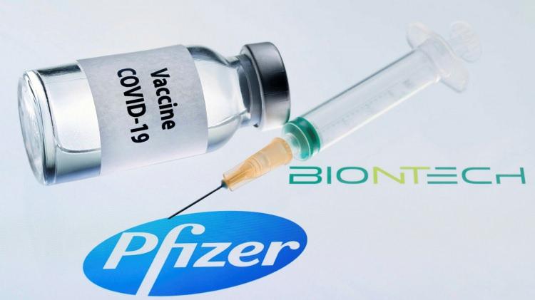 <p>- MRNA AŞILARI: BIONTECH VE MODERNA</p>
<p>Türk bilim insanı Prof. Dr. Uğur Şahin'in kurucu ortağı olduğu Alman biyoteknoloji firması BioNTech'in Amerikan ilaç şirketi Pfizer desteğinde geliştirdiği Kovid-19 aşısı ile Amerikan biyoteknoloji şirketi Moderna'nın ABD Ulusal Alerji ve Bulaşıcı Hastalıklar Enstitüsü (NIAID) desteğinde geliştirdiği aşı, başta ABD ve Avrupa olmak üzere dünyanın birçok ülkesinde yaygın aşılama kampanyalarında uygulanıyor.</p>