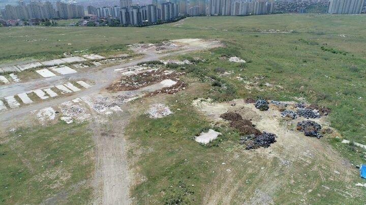 <p>Bırakılan atıklar ise drone ile havadan görüntülendi.</p>
