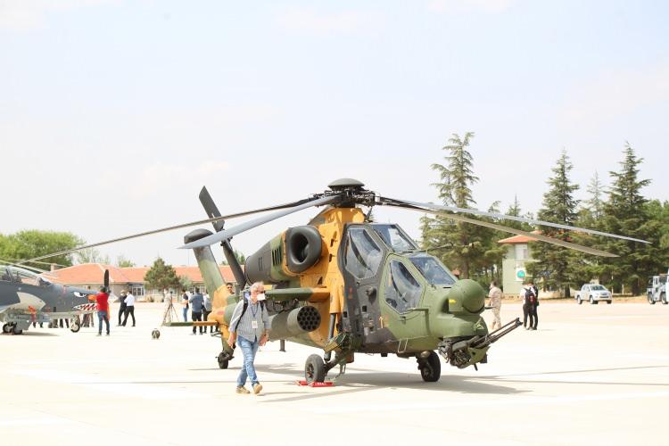 <p>Türk Hava Kuvvetleri Komutanlığı tarafından düzenli olarak icra edilen Uluslararası Anadolu Ankası-2021 Tatbikatının, basın günü ayağı başladı. Birden fazla ülkenin katıldığı tatbikatta, TUSAŞ tarafından geliştirilen Hürkuş’un HYEU modeli de ilk kez uçacak.</p>
