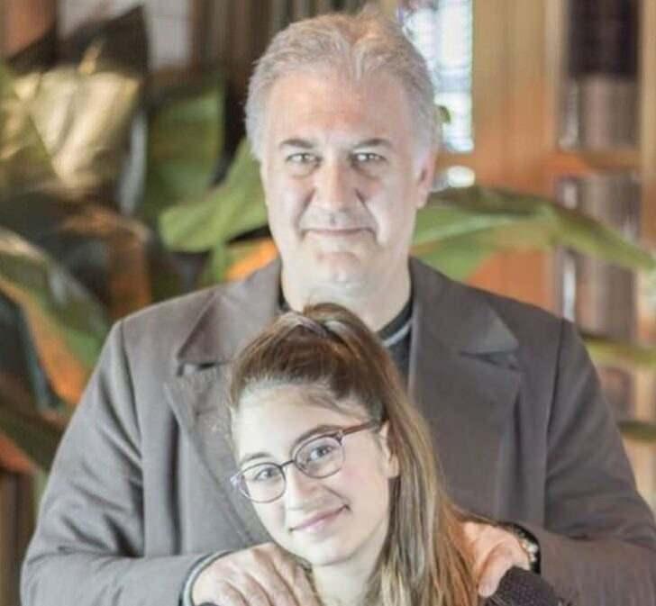 <p><span style="color:#B22222"><strong>Tamer Karadağlı ve Arzu Balkan’ın kızları Zeyno (14)</strong></span></p>
<p> </p>