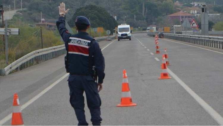 <p>-Bulunduğu şehre son 5 gün içerisinde gelmiş olmakla beraber kalacak yeri olmayıp ikamet ettikleri yerleşim yerlerine dönmek isteyen (5 gün içinde geldiğini yolculuk bileti, geldiği araç plakası, seyahatini gösteren başkaca belge, bilgi ile ibraz edenler),</p>

