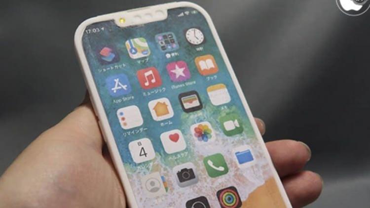 <p>iPhone 12'de 38.83 milimetre olan çentik yeni modelde 26.8 milimetreye küşüyor. Yani Apple'ın eleştirilere neden olan çentiği 1 santimetreden fazla küçülüyor.</p>
<p>Ayrıca 3D prototipe göre ön kameranın yeri de değişiyor. Kamera çentiğin soluna alınıyor. </p>