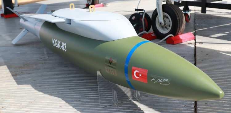 <p>- F-16’lardan yerli mühimmatları atabiliyoruz, bu konuda çözüm geliştirildi</p>
<p>- TÜBİTAK SAGE olarak ses üstü rüzgar tüneli yatırımı yapıyoruz, ODTÜ ve TUSAŞ da yatırım yaptı/yapıyor, bitince bu alanda test altyapısı tamamlanacak.</p>
<p>- Esnek Dikey Atış Sistemlerinde belirli bir aşamaya geldik. Özellikle gaz sistemli “soft verticle launch” gemiler için güvenlik ve yer avantajı sağlıyor.</p>