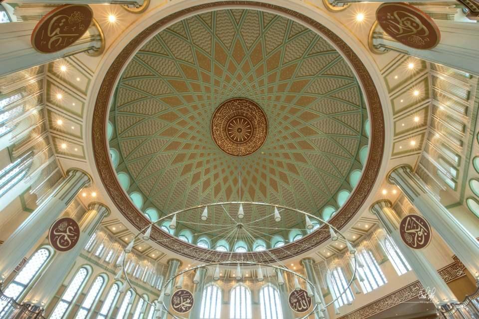 <p>Taksim'e yapılan cami için Manisa'da özel olarak dokunan deve tüyü rengi halı serildi.</p>

<p> </p>
