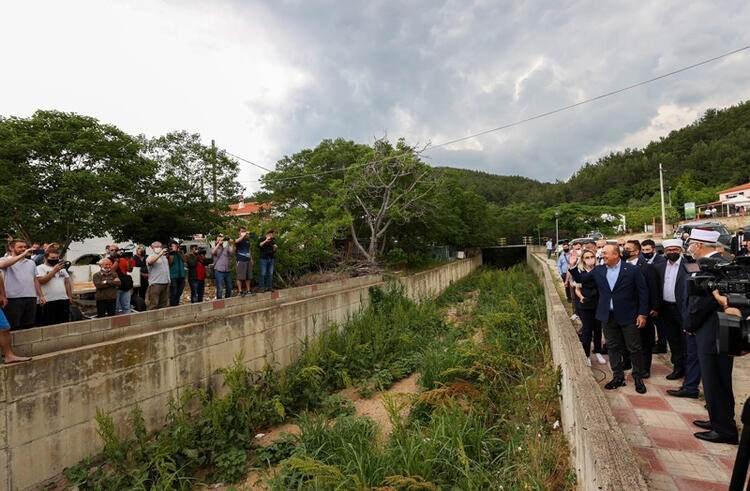 <p>Reuters haber ajansı, Atina'nın yaptığı açıklamayı 'Yunanistan Türk bakanın yorumunu reddediyor' başlığıyla dünyaya duyurdu ve geçtiğimiz ay Ankara'da tarafların kozlarını paylaştığını yazdı.</p>
<p> </p>