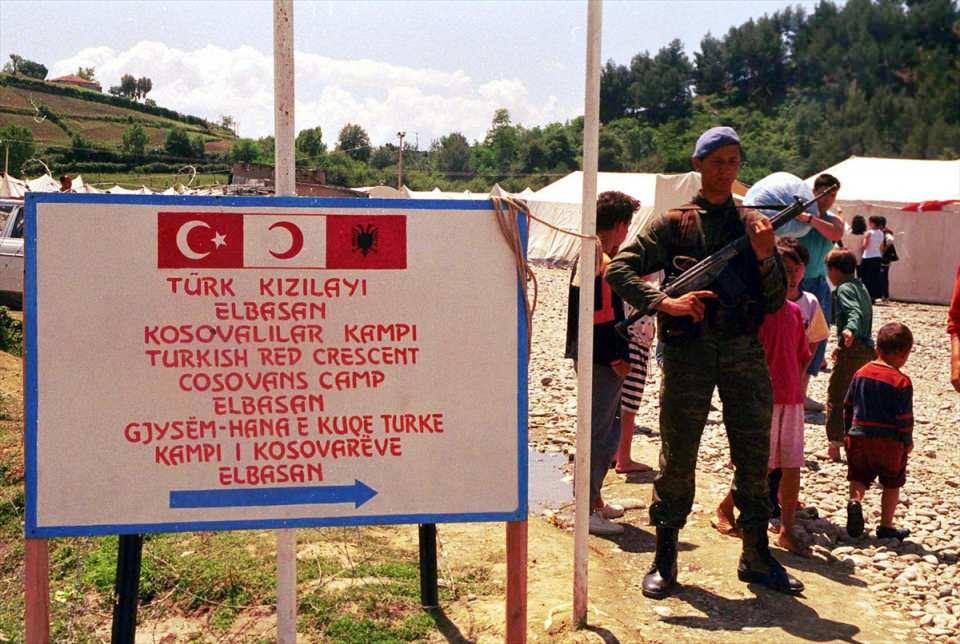 <p>Kızılay, yaklaşık 11 yıldır süren Suriye’deki çatışmalardan etkilenen milyonlarca kişiye desteğini sürdürmektedir." bilgisini paylaştı.</p>
<p> </p>