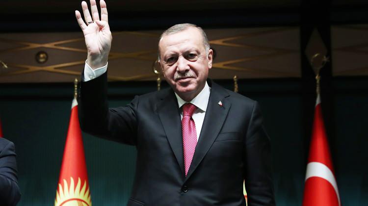 <p>Cumhurbaşkanı Erdoğan'ın resmi Twitter hesabından yaptığı açıklama şu şekilde;</p>

<p>"Çok heyecanlıyım. Biliyorum, hepimiz heyecanlıyız. EURO2020 'de bugün Bizim Çocuklar sahaya çıkıyor. Şenol hocam, evlatlarım... Sonuç ne olursa olsun, sizleri hep çok sevdiğimizi bilin. Her zaman yanınızdayız. Allah yar ve yardımcınız olsun."</p>
