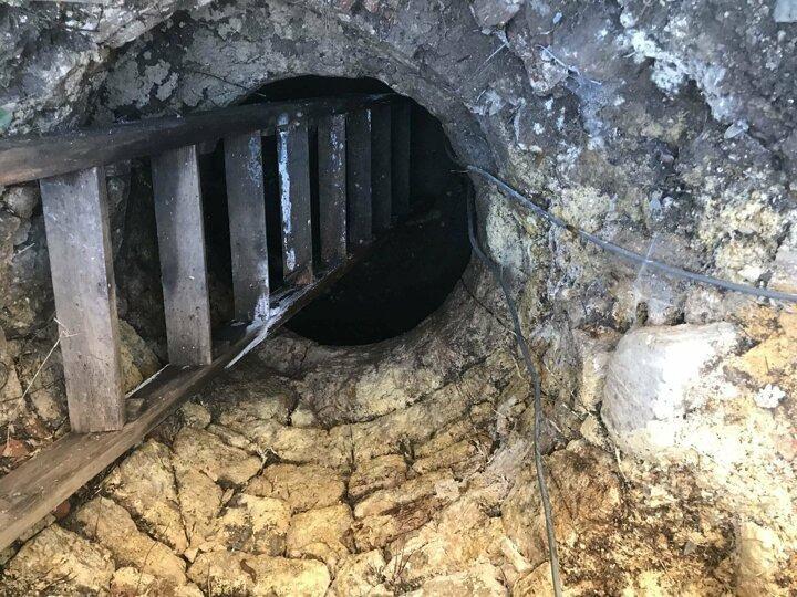 <p>Çalışmaların ilklerini anlatan Ulaş, "Fatih Camii Karadeniz Medresesi, Ahmediye Camii, Süleymaniye Camii ve Arkeoloji Müzeleri bahçesinde bulunan sarnıçların su altı görüntüleri bu çalışma ile ilk defa görüntülendi. Aynı zamanda Caferiye Han'ın, Sokullu Mehmet Paşa Camii'nin ve Sultanahmet Camii'nin su yolları iç mekanı ilk kez görüntülendi. Bir de çalışmamda Büyük Yeni Han Su Yolu olarak isimlendirdiğimiz aktif su akışı olan bir su kanalı keşfettik" şeklinde konuştu.</p>
