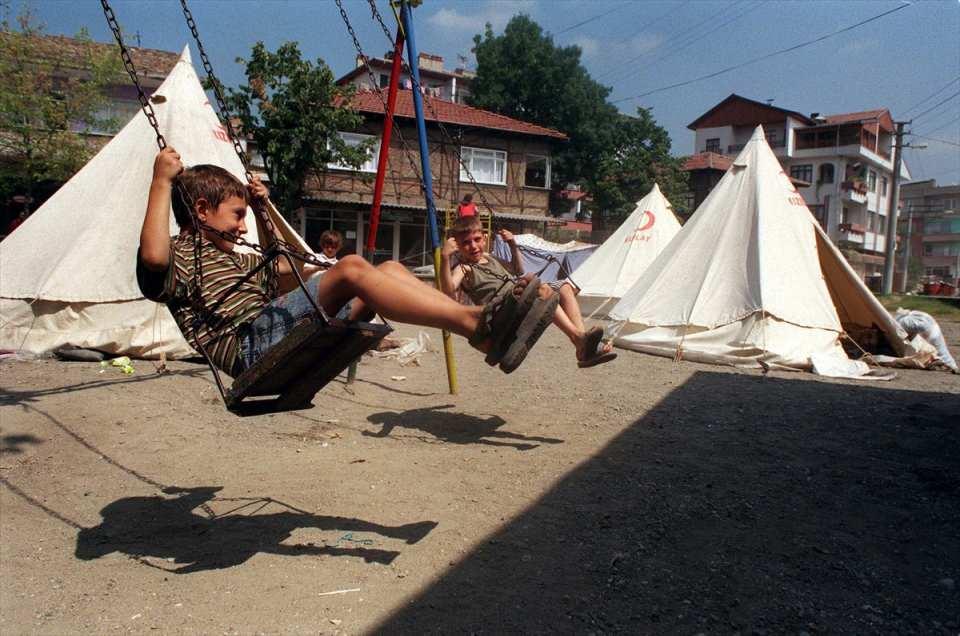 <p>Gönüllülerin desteği ile varlığını sürdüren Kızılayın, geleceği için de gönüllüleri teminat olarak gördüğünü vurgulayan Kınık, şunları kaydetti:</p>
<p>"Çağın iletişim altyapısından sonuna kadar yararlanan Kızılay, sosyal ağ özelliğini de taşıyan Kızılay Gönüllü Yönetim Sistemi 'gonulluol.org' üzerinden iyilik yapmak isteyen gönüllüleri bir araya getirmektedir. </p>