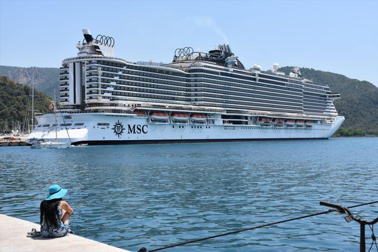 <p>Malta bayraklı "MSC Seaview"a, erzakın yanı sıra akaryakıt ikmali de yapılacak.</p>

<p> </p>
