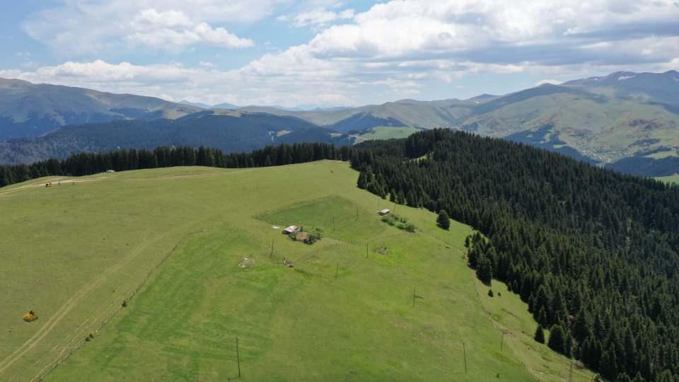 <p>Son zamanlarda Kovid-19 salgınının etkisiyle bungalov tipi konaklamaların ön plana çıktığına dikkati çeken Kılınç şu değerlendirmede bulundu:</p>

<p>"Kış aylarında bungalov evlerimizde yüzde 80'lik bir doluluk geçirdik. Bunun sonuçlarında da yeni bungalov evler inşa ettik, temmuz ayında hizmete açmayı planlıyoruz. Hatta temmuz, ağustos ve eylül dönemlerinde bungalov evlerde yüzde 100'lük doluluk bekliyoruz."</p>

<p> </p>
