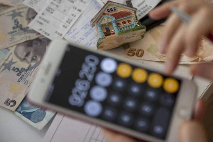 <p>Beyan edilen makine, teçhizat, demirbaş ve emtiaların bedeli üzerinden tabi olduğu oranların yarısı esas alınarak KDV hesaplanacak ve ayrı bir beyanname ile sorumlu sıfatıyla beyan edilerek, beyanname verme süresi içinde ödenecek. Ödenen KDV indirilemeyecek. </p>
<p> </p>