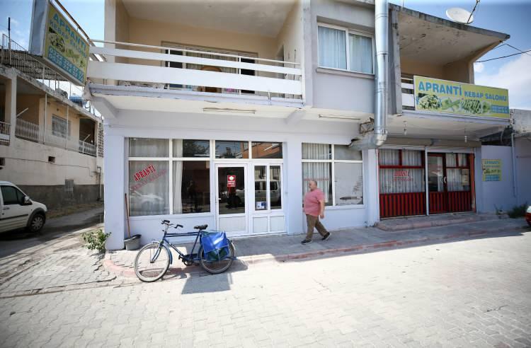 <p>İnan şu an yetiştiremiyorum. Türkiye'nin birçok iline gidiyor. Sosyal medyada gören arıyor. Türkiye'nin her yerinden gelen var. Sabah bile içli köfteyi öyle bir iştahla yiyorlar ki o zevki ben yaşıyorum. Ben yiyorum gibi zevk alıyorum."</p>

<p> </p>

