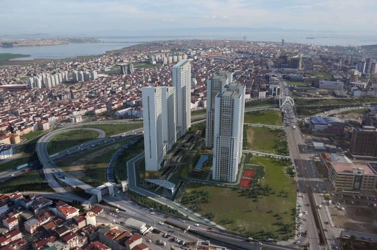 <p>Faruk Akbal, "Dolayısıyla Knight Frank'ın son raporu, İstanbul ve Türkiye'den gayrimenkul almanın hem yerliler hem de yabancılar için çok cazip olduğunu ortaya koyuyor." diye konuştu.</p>