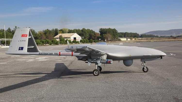<p>“Aslında bunu bir metafor olarak dile getirdim. Burada yola çıktığım benzerlik F-16’nın çok yüksek maliyet etkinlik, yüksek operasyonel başarı, yaygın kullanımı, gelişiminin sürekli devam etmesi ve kullanıcısına sunduğu esnekliği ile NATO’daki en yaygın savaş uçağı olmasıydı. NATO dışında da geniş bir kullanıcı skalası elde eden F-16’lar MiG-21 ve F-4’ler ile birlikte en yüksek sayıda üretilen jet motorlu savaş uçaklarından biri.</p>