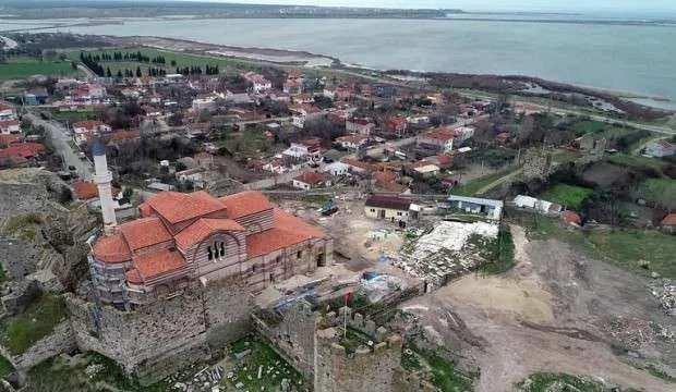 <p>1965 yılından bu yana 56 yıldır kapalı olan caminin vakfiyesine uygun şekilde eylül ayında hem ibadete hem de ziyarete açılması planlanıyor.</p>
