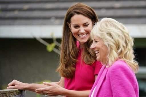 <p> First Lady Biden ve Kate Middleton ilk kez bir etkinlikte bir araya geldi.</p>

