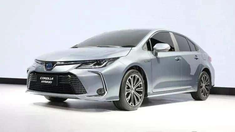 <p>2 bin 745 ile Toyota Corolla,</p>
