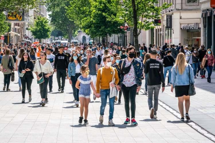 <p>Çalışmanın yazarları, "Covid-19’un etkilerini iyileştirmek için bir halk sağlığı önlemi olarak D vitamini takviyesi bu çalışma tarafından desteklenmiyor. En önemlisi, sonuçlarımız Covid-19 randomize klinik denemeleri için diğer terapötik veya önleyici yollara yatırıma öncelik verilmesi gerektiğini gösteriyor" ifadelerini kullandı.</p>
<p> </p>