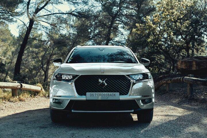 <p>DS Automobiles’ın Haziran ayı 2021 otomobil kampanyaları kapsamında; 300 HP güce sahip şarj edilebilir hibrit modeli DS 7 Crossback E-Tense 4×4, 400 bin TL’ye kadar 12 ay vade ve 0 faizli kredi seçeneğiyle satışa çıkıyor. DS 7 Crossback modeli için ise; 200 bin TL’ye kadar 12 ay yüzde 0,69 faizli kredi veya 20 bin TL takas desteği imkânı sunuluyor.</p>
