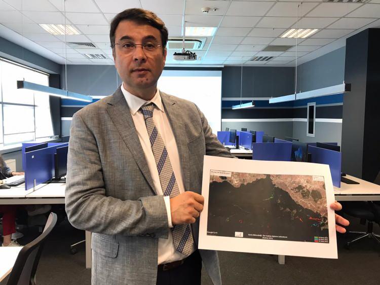 <p>Kavzoğlu, müsilajın deniz altına ne kadar yayıldığıyla ilgili deniz biyoloğu, çevre mühendisi ve deniz ekolojisi alanında çalışanlarla iş birliği içerisinde olduklarını belirterek, "İstanbul ve Kocaeli kıyılarında, 6 kameralı drone ile kıyı bölgelerinde haritalandırma yapacağız. Alınan önlemlerin de etkisini bu şekilde takip edeceğiz. Kıyılarda zamansal olarak nasıl azalıyor, bunu izleyeceğiz. Bundan sonraki süreçte deniz altını da modellemek, haritalamak istiyoruz." diye konuştu.</p>
<p> </p>
