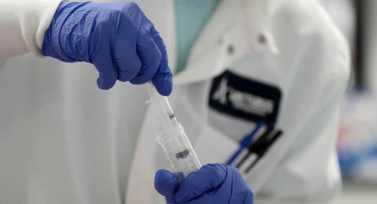 <p>Yardımcı yazar Newcastle Üniversitesi Klinik Genetik Profesörü John Burn ise, “SARS Cov-2, insanlığın karşılaştığı en büyük tehditlerden biri. Bazı insanların neden hastalandığını ne kadar kolay anlarsak, kendimizi corona virüse ve potansiyel salgınlara karşı o kadar iyi savunabiliriz” değerlendirmesinde bulundu.</p>

<p> </p>
