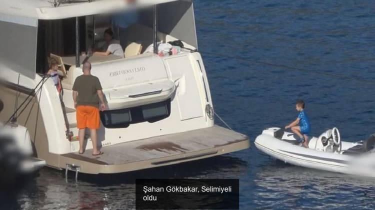 <p>Gökbakar aynı zamanda burad bir arza alarak da tatil için yeni bir ev inşaa etmeye karar verdi.  </p>

