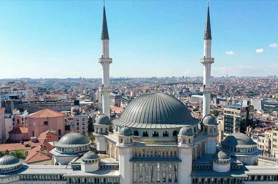 <p>Türkiye İstatistik Kurumu (TÜİK), Din İstatistikleri 2020 sonuçları bazında Türkiye'deki cami sayılarını açıkladı. İşte il il cami sayıları...</p>
