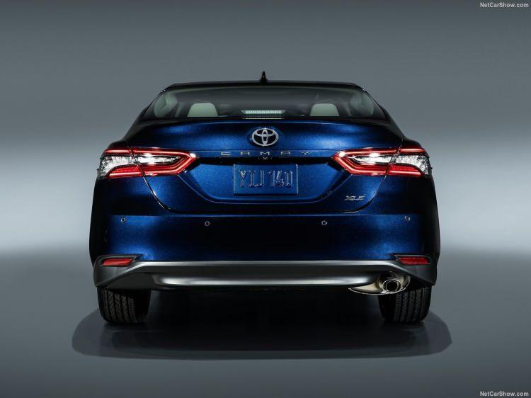 <p><span style="color:#FF8C00"><strong>TOYOTA CAMRY'NİN TÜRKİYE FİYATI AÇIKLANDI</strong></span><br />
<br />
Yenilenen Camry, 998 bin TL’den başlayan fiyatlarla Türkiye’de satışa sunuldu.</p>