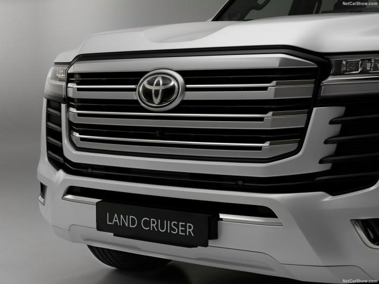 <p>Toyota'dan yapılan açıklamaya göre, yeni Land Cruiser 2021 yaz aylarından itibaren dünya çapında yaklaşık 130 ülke ve bölgede satışa sunmaya başlayacak.</p>
