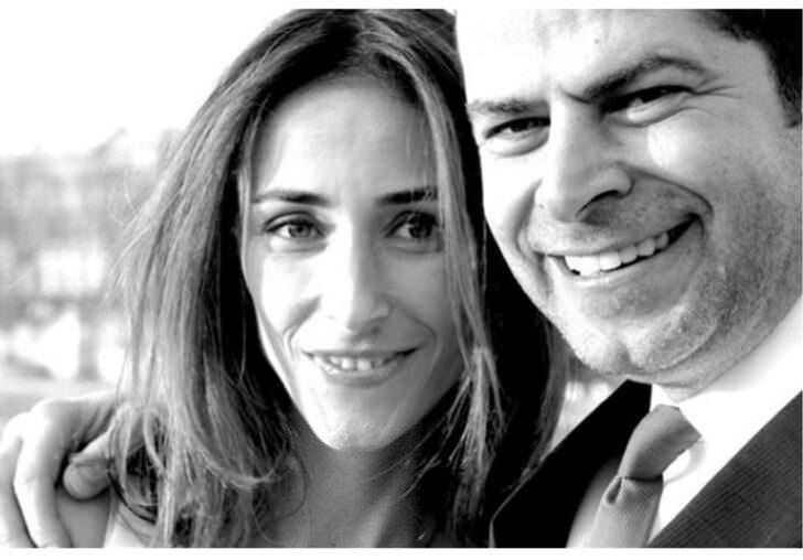 <p><span style="color:#B22222"><strong>CÜNEYT ÖZDEMİR VE EŞİ ZEYNEP İNANOĞLU</strong></span></p>

<p> </p>
