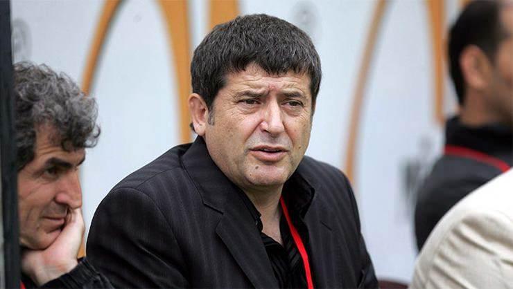 <p>GÜVENÇ KURTAR: OKAY OYNAMAMALI</p>

<p>Bu tip turnuvalarda favori olmaz, tüm takımlar eşit şansa sahiptir. Genel olarak iyi bir milli takımımız var ancak orta sahada Okay Yokuşlu oynarsa averaj takımı oluruz. Maçlarda Okay’ı iyi izleyin, hakem ondan fazla koşuyor. Ağır, ileri gidemiyor. O bölgede Dorukhan Toköz veya Taylan Antalyalı oynamalı.</p>
