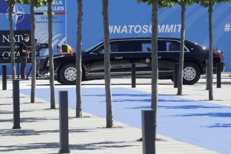 <p>Eski ABD Başkanı Barack Obama, 2015 yılında Jerry Seinfeld'e lotomobilin önceki versiyonunun "temelde bir tank çerçevesi üzerinde yerleştirilmiş bir Caddy" olduğunu söylemişti.</p>