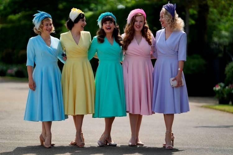 <p><span style="color:#0000CD"><strong>95 yaşındaki Elizabeth’in Ascot’ta tercih edeceği şapkanın rengiyle ilgili bahisler açıldı. Bahislerde, Kraliçe’nin favori rengi maviyi seçeceği inancı ağır bastı.</strong></span></p>

<p> </p>
