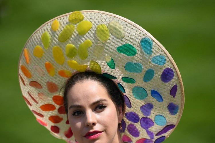 <p><span style="color:#0000CD"><strong>İşte Royal Ascot At Yarışları’nın ilk gününden yansıyanlar...</strong></span></p>
<p> </p>