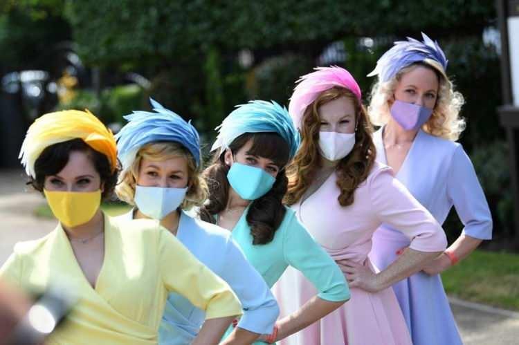 <p><span style="color:#0000CD"><strong>"İngiltere&rsquo;de yaşayan T&uuml;rk moda tasarımcılarımızın &ouml;n&uuml;m&uuml;zdeki yıllarda bu bayrağı mutlulukla devralacağına canı g&ouml;n&uuml;lden inanıyorum.&rdquo;</strong></span></p>

<p>&nbsp;</p>
