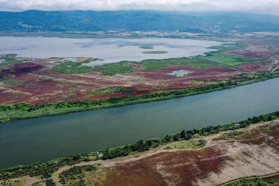 <p>Her fabrikaya kapasitesi oranında bir arıtma tesisi kurulması gerekiyor." diye konuştu.</p>
