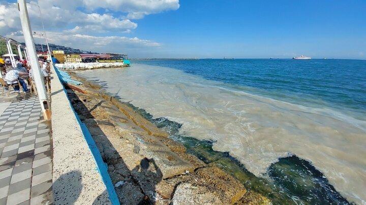 <p>Tekirdağ'ın Süleymanpaşa ilçesinde deniz kıyılarına müsilaj yayılarak sahilin tamamını kapladı. Sahil, adeta deniz salyası çölüne dönüştü.</p>

<p> </p>
