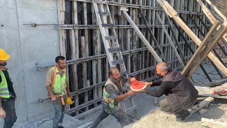 <p>Sonel, hem çevre yolu hem de hastane inşaatı çalışmalarının hızlı şekilde devam ettiğini vurgulayarak, "Şehir Hastanesi inşaatı tamamlandığında, şehir merkezinden hastaneye ulaşımı sağlayacak olan bu yolla birlikte sosyo ekonomik açıdan bölgeye katkısı büyük olacak." değerlendirmesinde bulundu.</p>

<p> </p>
