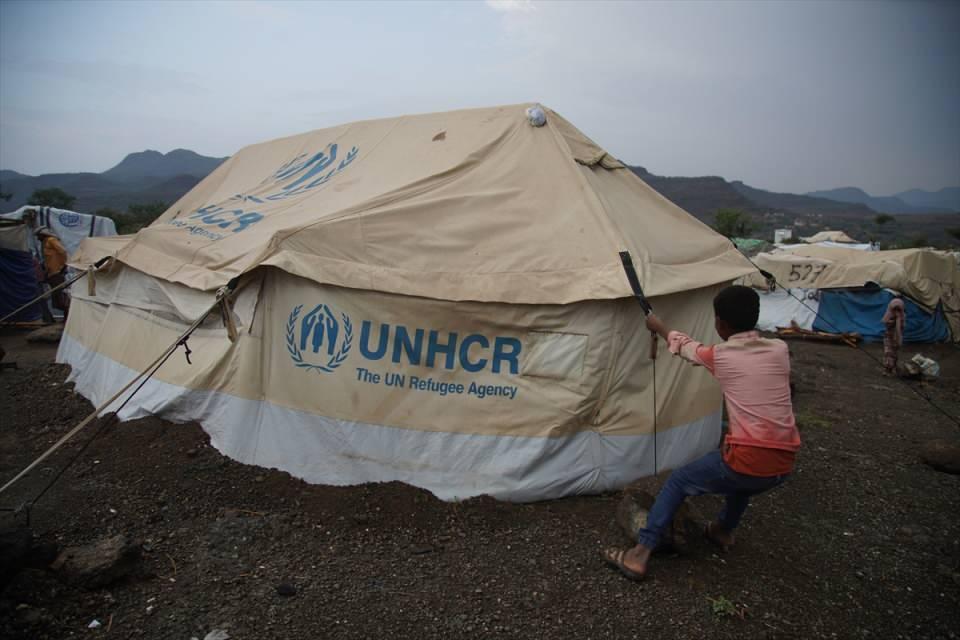 <p>İbare, Yemen'de 7 yıldır devam eden savaş nedeniyle yerinden edilmiş yaklaşık 2 milyon Yemenli kadın olduğunu ve savaşın biteceği, evlerine dönecekleri umuduyla yaşadıklarını sözlerine ekledi.</p>

<p> </p>
