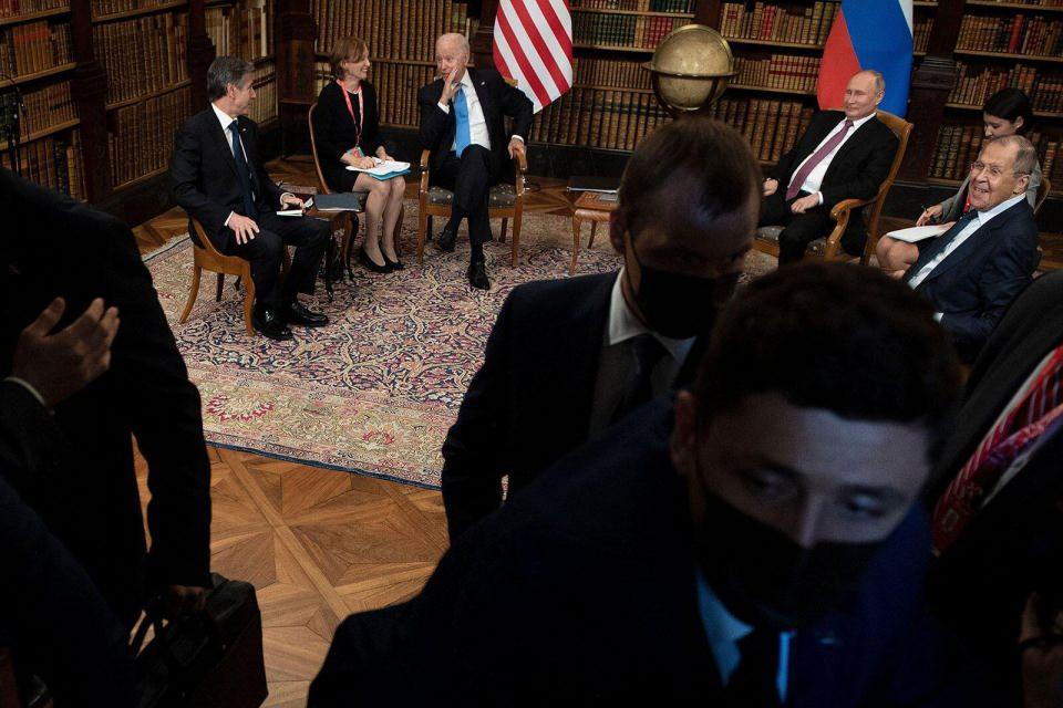 <div>ABD Başkanı Joe Biden ile Rusya Devlet Başkanı Vladimir Putin'in tarihi zirvesi sona erdi. </div>
