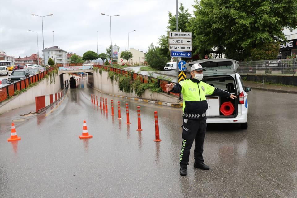 <p>Belediye ekipleri, alt geçit ve köprüde çalışmalarını sürdürüyor.</p>
<p> </p>
