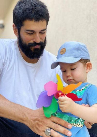 <p><strong>20 Haziran Babalar Gününe özel paylaşım yapan karizmatik oyuncu Burak Özçivit'in oğlu Karan ile yeni pozları görenleri mest etti.</strong></p>
