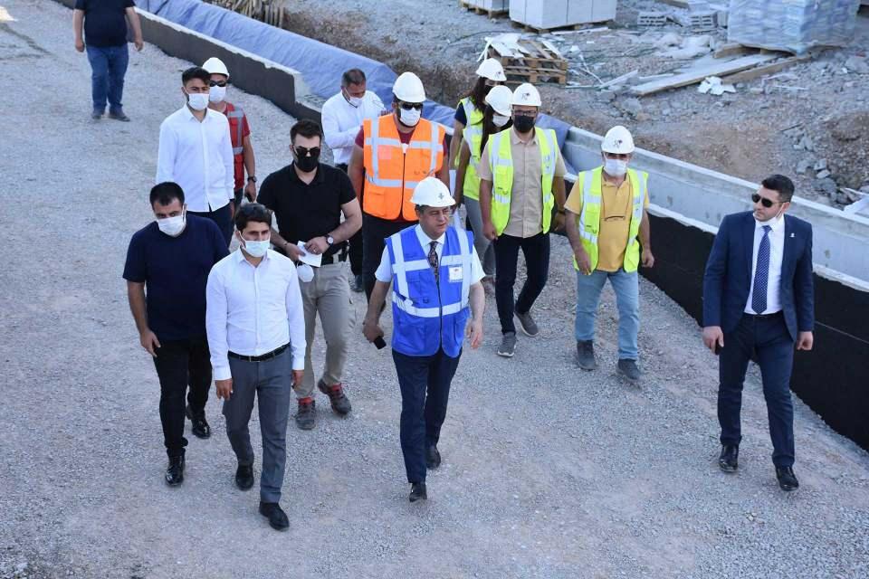 <p>Projenin insan ve hayvan sağlığı için çok önemli olduğunu dile getiren Yarka, yakın zamanda Valilik iş birliğiyle katı atık depolama projesinin de hayata geçirileceğini kaydetti.</p>
<p> </p>