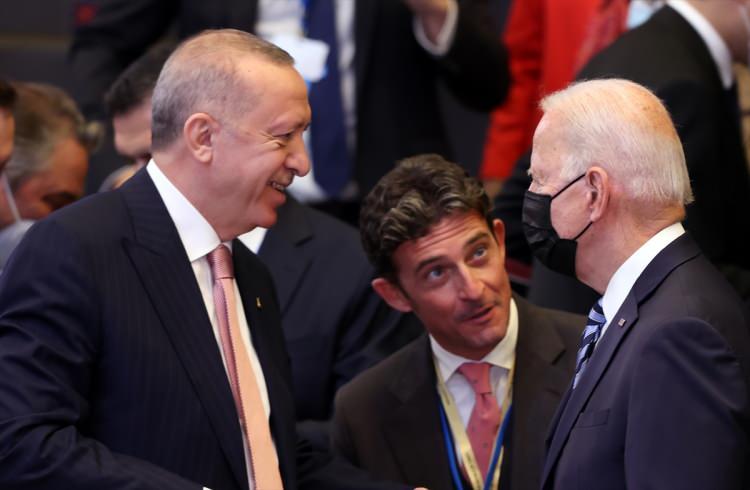 <p>Zirvenin yapıldığı NATO Karargahı'nda konuklar için resmi karşılama programı düzenlendi.</p>
<p> </p>