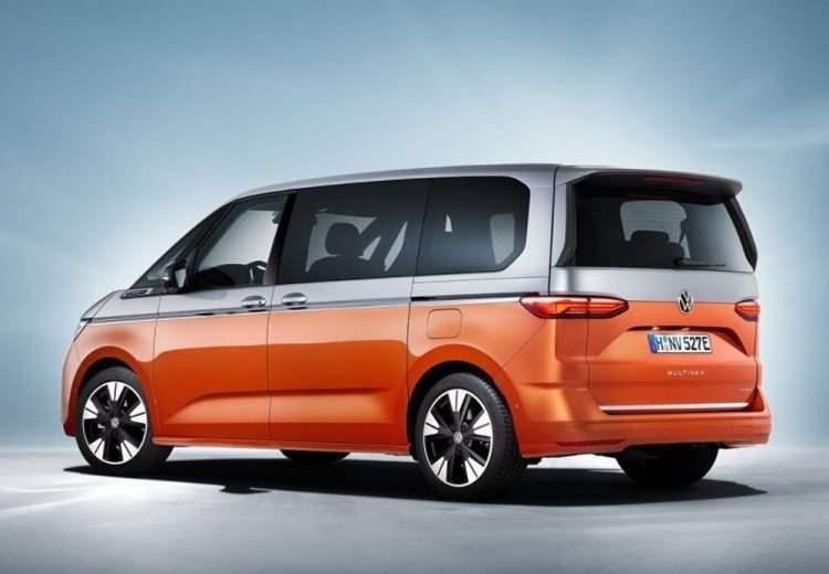 <p>Elektrik desteği olmayan motorlarla da piyasaya çıkacak olan T7'de benzin tarafında 134 beygirlik 1.5 litre TSI ya da 201 beygirlik 2.0 litre TSI karşımıza çıkıyor. Öte yandan 148 beygirlik dizel motor da seçenekler arasında olacak. Tüm içten yanmalı motorlar 7 ileri DSG kombinasyonuyla sunuluyor.</p>