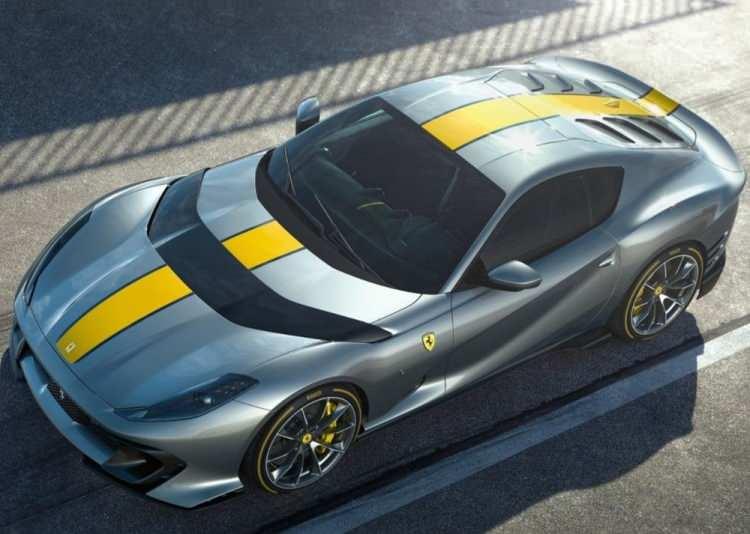 <p>FERRARİ 812 SUPERFAST'E ÖZEL VERSİYON</p>
<p>Ferrari 812 Superfast'in daha performanslı bir versiyonunu tanıttı. Marka aracın tam detaylarını Mayıs ayının başında açıklayacak.</p>